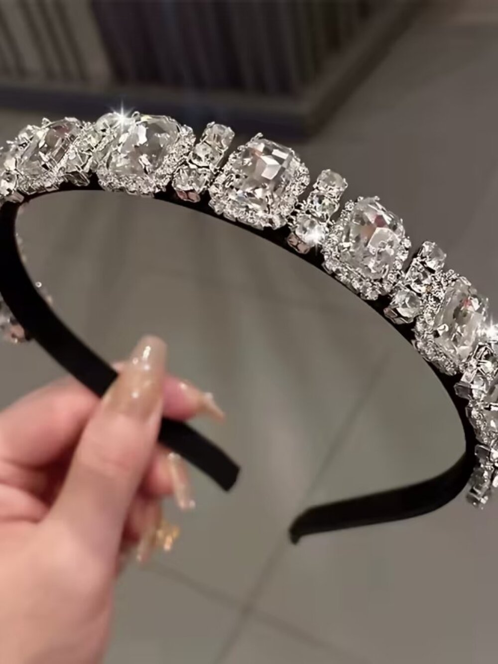 HEADBAND WITH LARGE CLEAR CRYSTALS